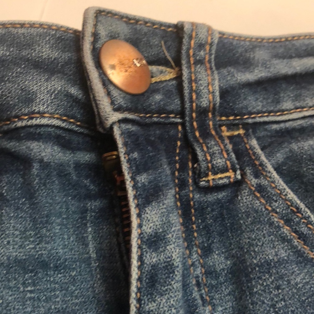 Distressed jeans - Picture 6 of 6